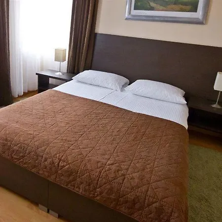 Divan SJJ